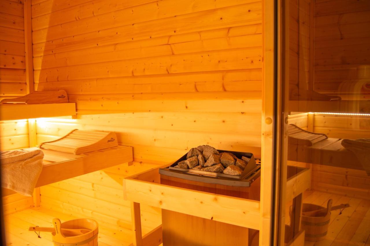 Wellness Mitten In Der Wasserfallstadt Triberg Triberg im Schwarzwald Exterior photo