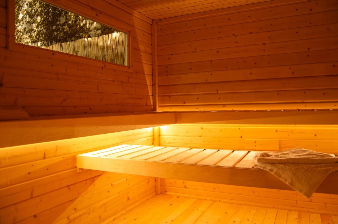 Wellness Mitten In Der Wasserfallstadt Triberg Triberg im Schwarzwald Exterior photo
