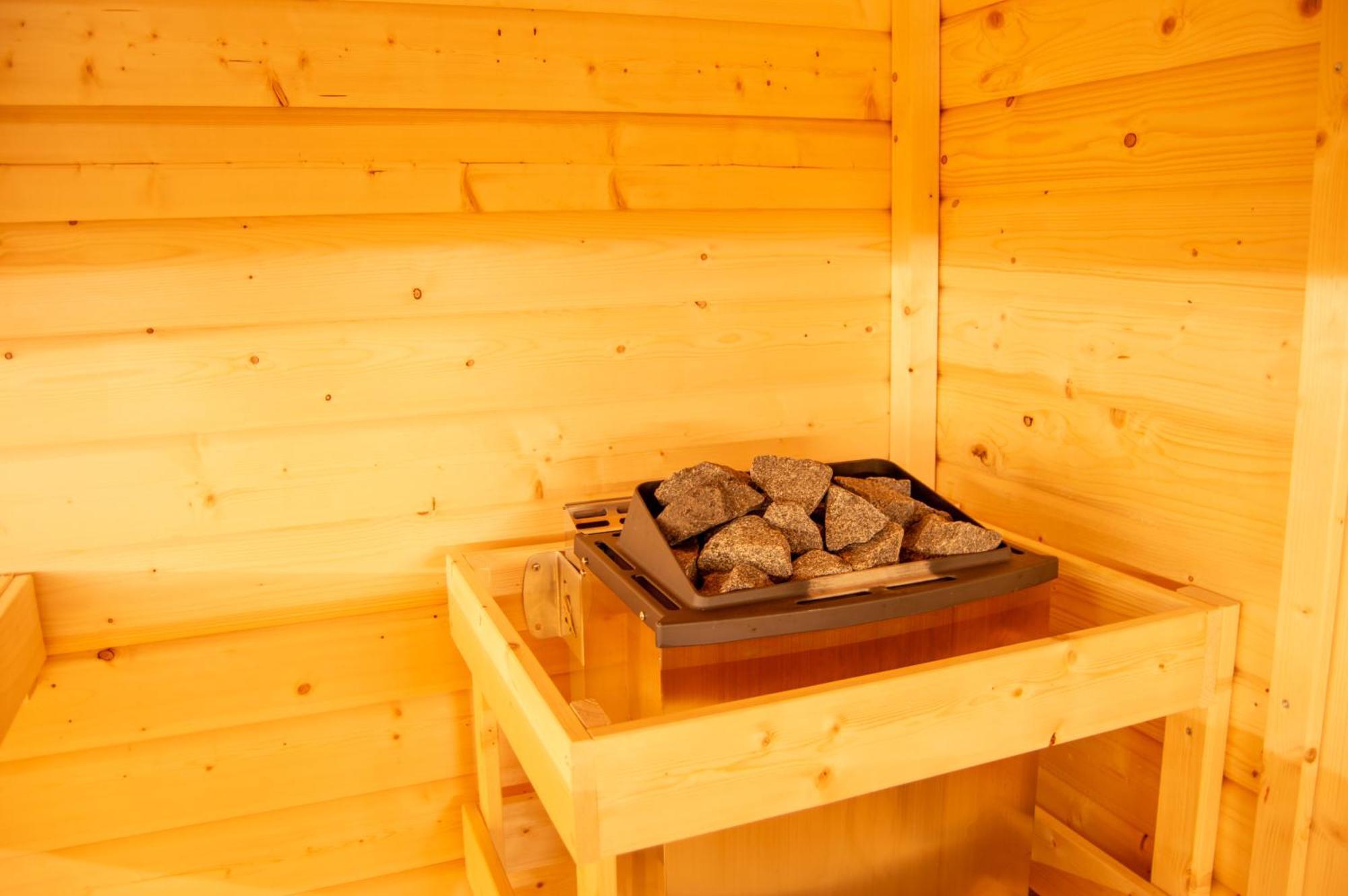 Wellness Mitten In Der Wasserfallstadt Triberg Triberg im Schwarzwald Exterior photo